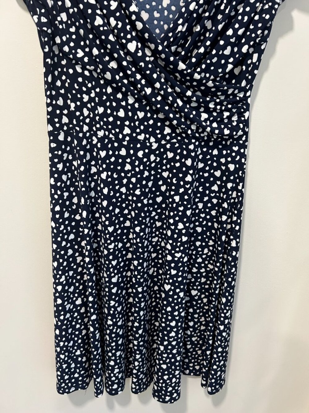 Leota Black White Heart Print Faux Wrap Dress Medium Fit & Flare Stretch Chic - Picture 4 of 9
